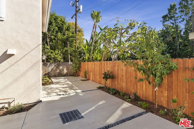 Building Photo - 2128 Camden Ave