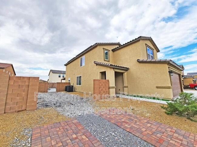 Building Photo - 3821 E Weld Ave