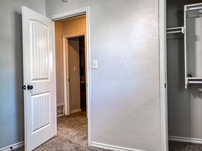 Building Photo - 3 Bedroom 2 Bath home in Shawnee!