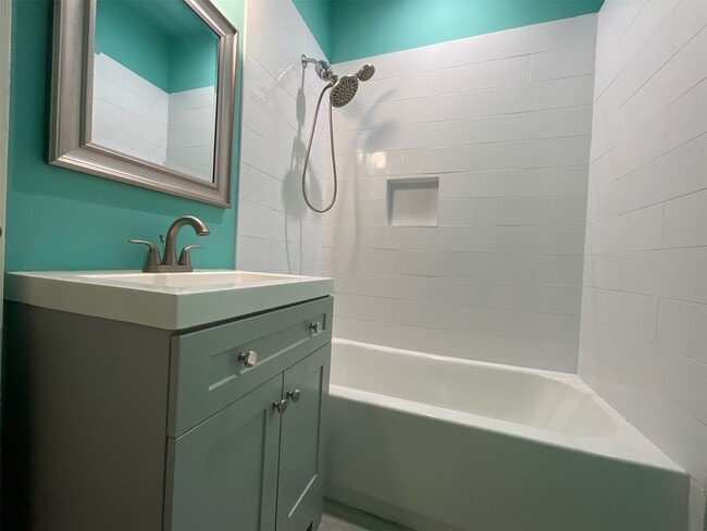 Building Photo - 5226 Ridgevan St