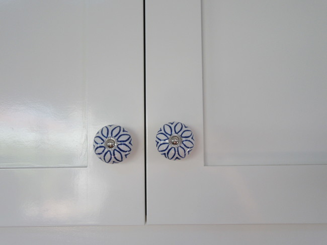 Kitchen knobs - 1810 Stearns Dr