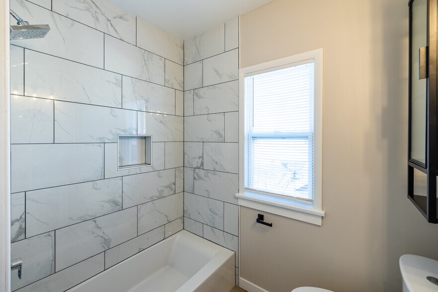 Building Photo - 4540 Garfield Ave