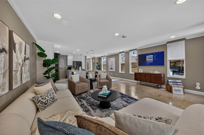 Building Photo - 1215 NE 1st St