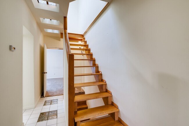 Building Photo - 1127 S Hanover St