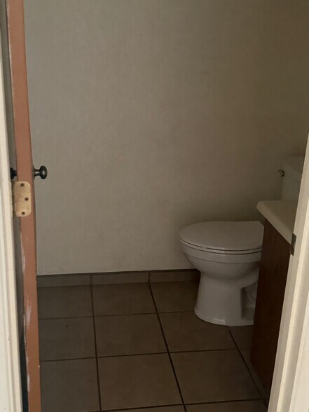 Building Photo - 433 Avenida Garza