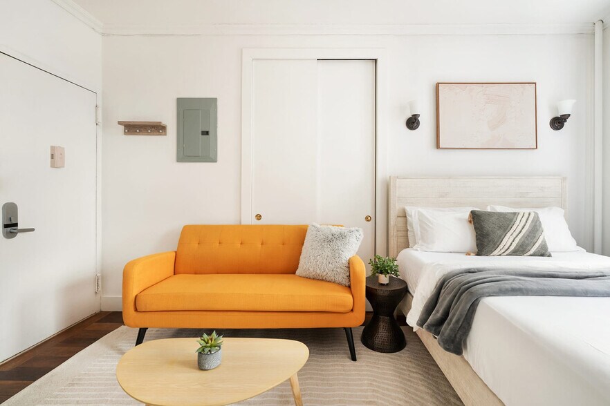 Building Photo - 241 E 24th St