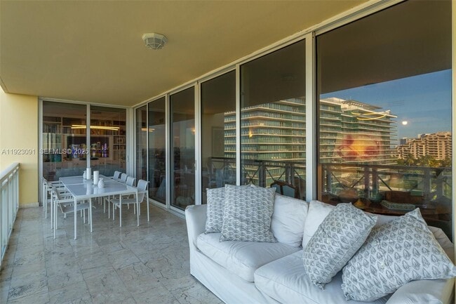 Building Photo - 430 Grand Bay Dr