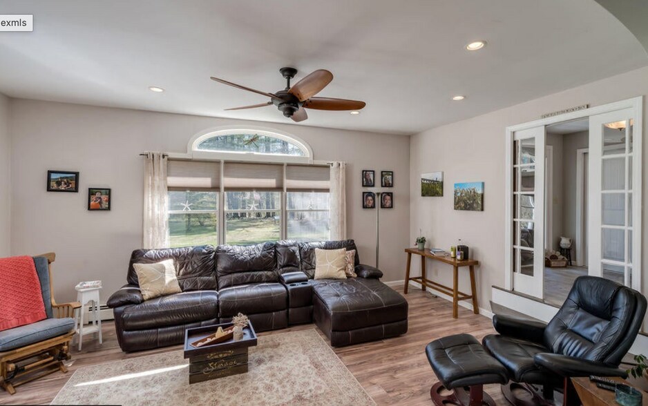 Building Photo - 13 White Pine Ln