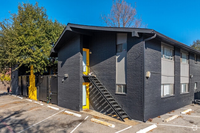 Building Photo - Drake