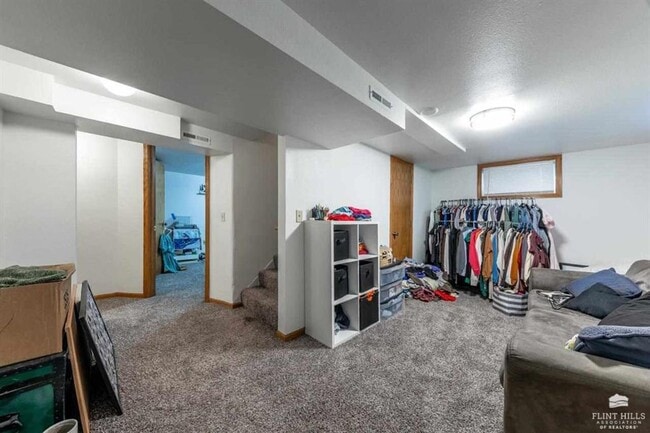 Building Photo - Close to Campus! Charming Home!