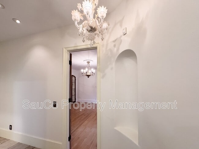 Building Photo - 1980 SW Terrace Dr