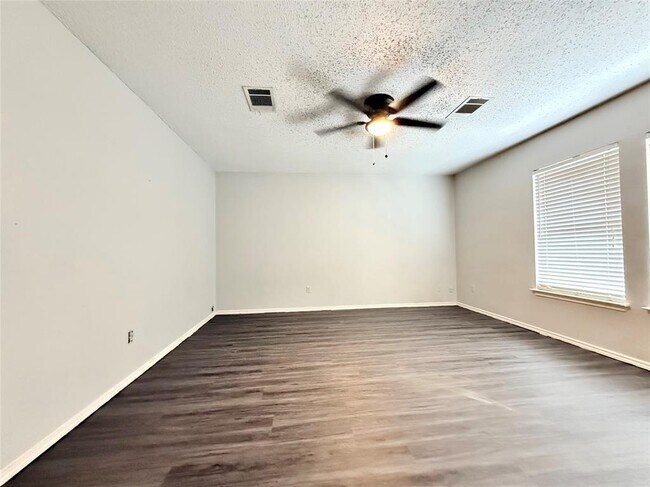 Building Photo - 2734 High Point Dr