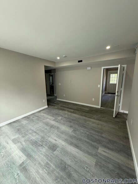 Building Photo - 16 Long Ave