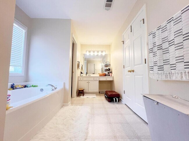 Building Photo - 514 Adeline Ct