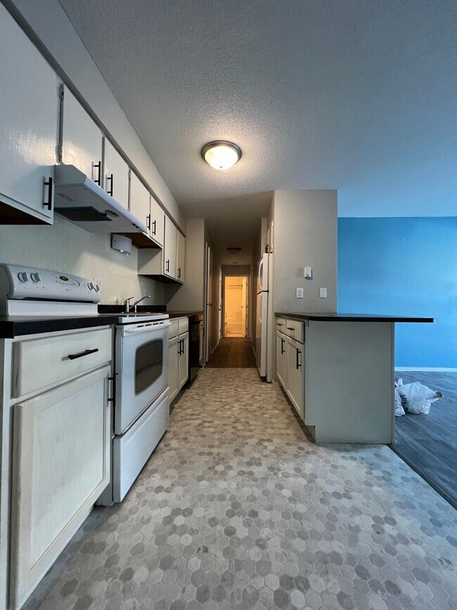 Building Photo - Spacious 2 Bedroom Apartment Near Mayo Clinic and Emplify Health