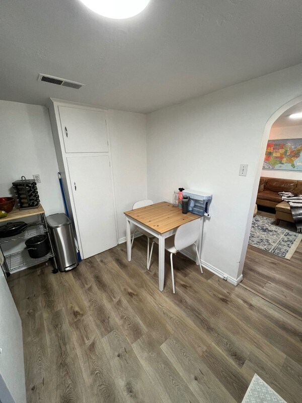 Building Photo - 990 E 300 S
