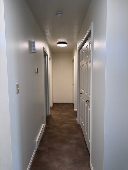 Building Photo - 580 N Allanwood Pl
