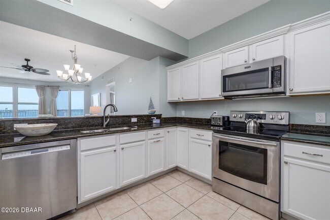 Building Photo - 2801 S Ridgewood Ave