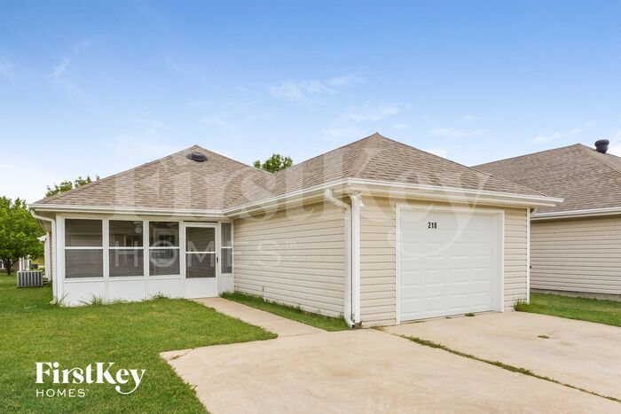 Building Photo - 218 Village Dr