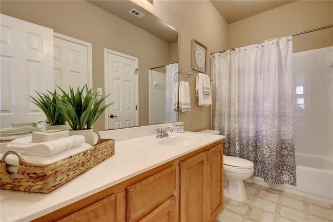 Building Photo - 1549 Homewood Cir