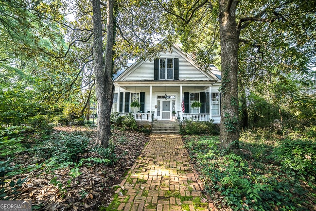 Primary Photo - 708 S Hill St