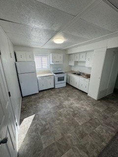 Kitchen - 3200-3201 G Ave NW