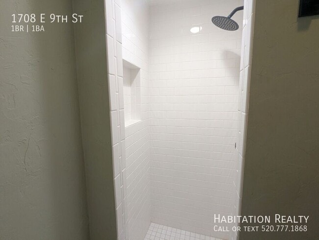Building Photo - 1708 E 9th St