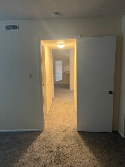 Building Photo - 308 Thalia Station Ct