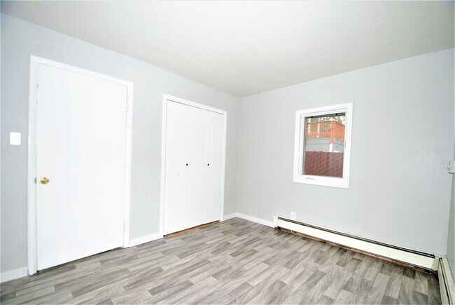 Building Photo - Farewell Avenue (230)