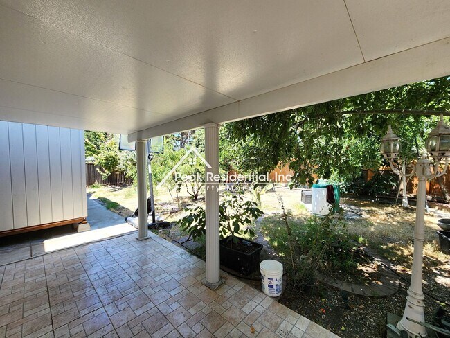 Building Photo - Spacious Stockton 5bd/3ba back up to Elkhorn Golf Club