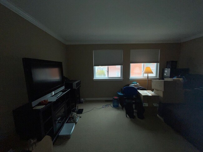 Building Photo - 3-bed, 2-bath GIANT townhouse + GARAGE, BA...