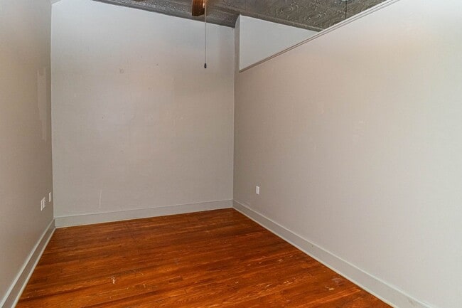 Building Photo - 215 Nash St