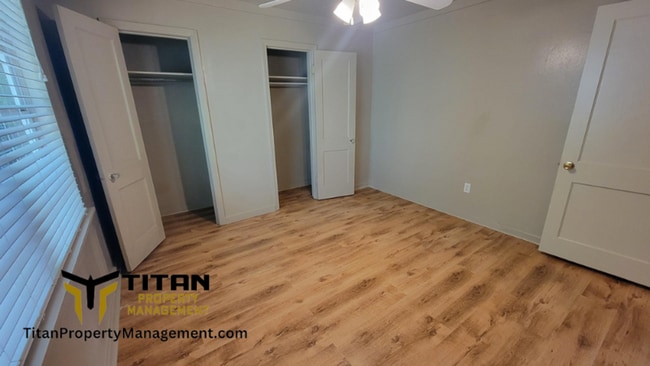 Building Photo - 2 bed Duplex