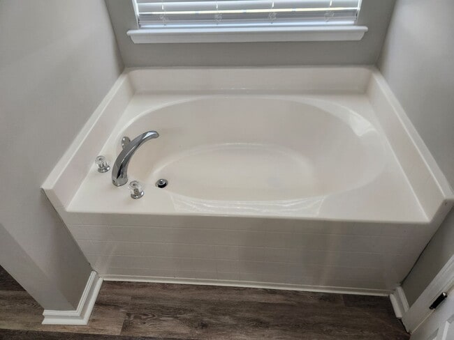 Building Photo - Tastefully updated 3 Bedroom 2 Bath home in The Arbors of Pooler!