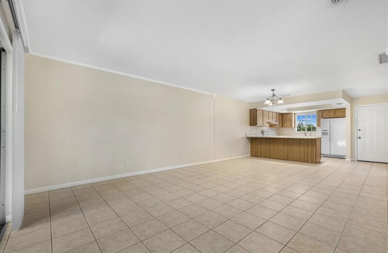 Building Photo - 628 SE 13th St