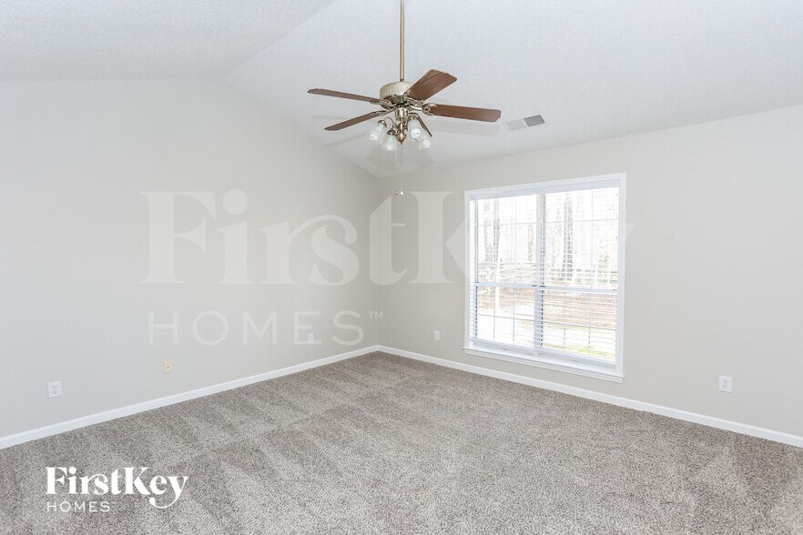 Building Photo - 6010 Elm Cove Ln