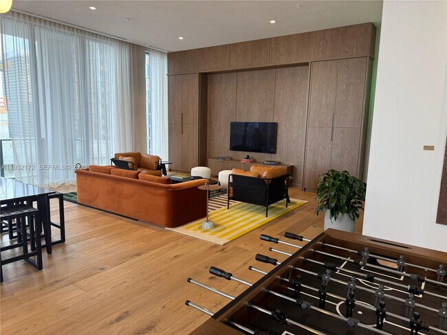 Building Photo - 11 NE 6th St