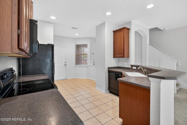 Building Photo - 3880 Buckthorne Dr