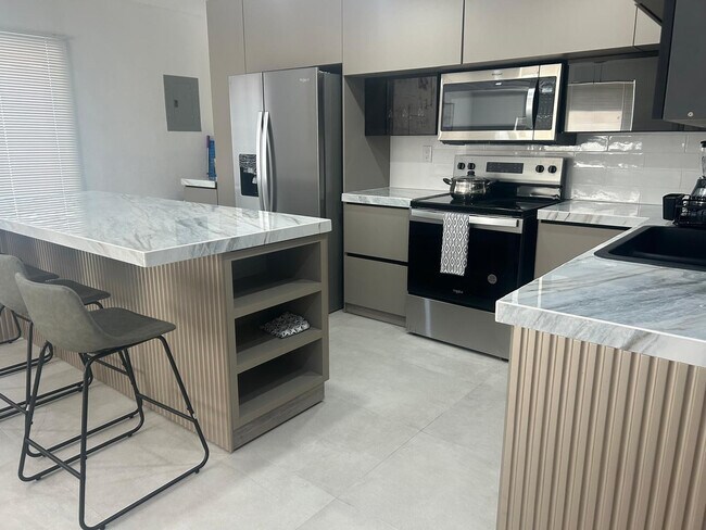 Building Photo - 217 SW 15th St