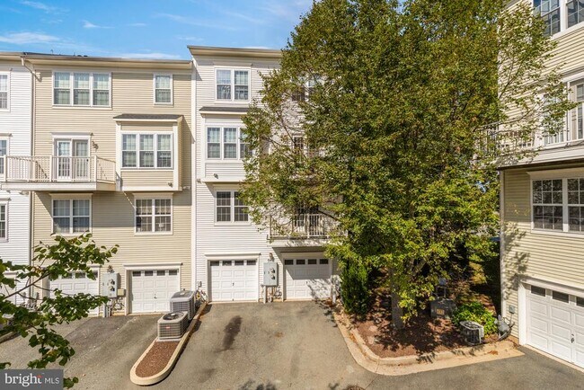 Building Photo - 640 Orchard Ridge Dr