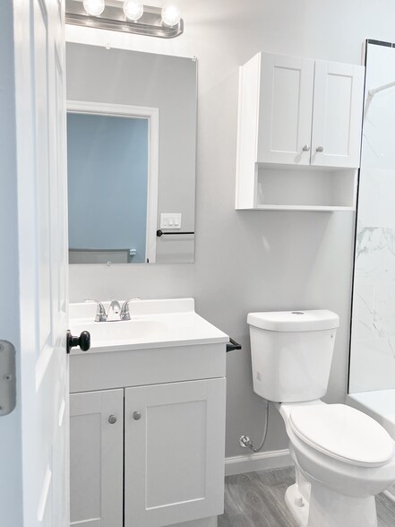 bathroom 1 - 1806 Appleton St