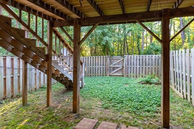 Building Photo - 3 BR, 2.5 BA Townhome in North Stafford