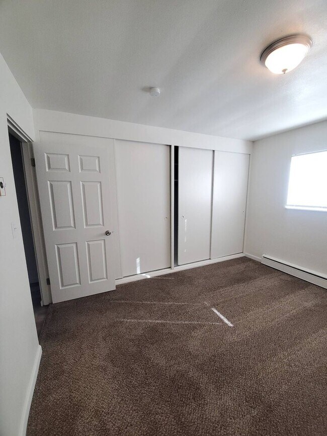 Building Photo - 1 Bedroom Apartment-August rent FREE!