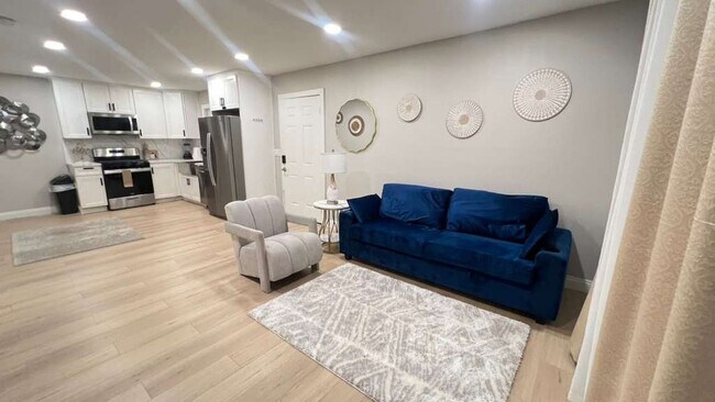 Building Photo - 321 W Park Ave