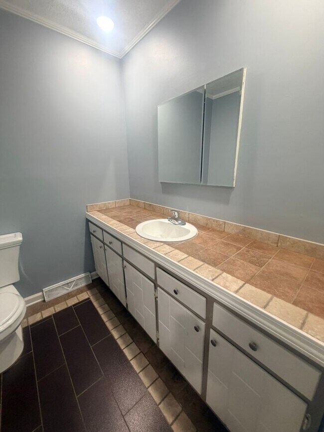 Building Photo - Spacious Maryville City Rental with Finished Basement & Lawn Care Included!