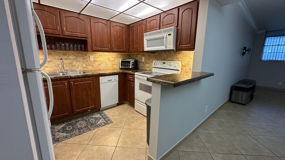 Building Photo - 3300 W Rolling Hills Cir