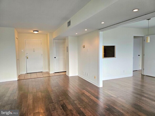 Building Photo - 5340 Holmes Run Pkwy