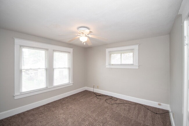 Building Photo - "Charming 3-Bed Duplex Retreat on E Ohio S...