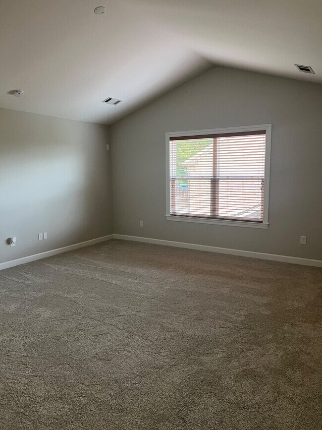 Building Photo - "Charming 4-Bed Home in Mt. Juliet's Sterl...