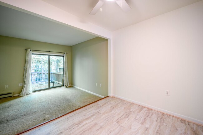 Building Photo - Renovated townhouse backing to trees with loads of privacy!